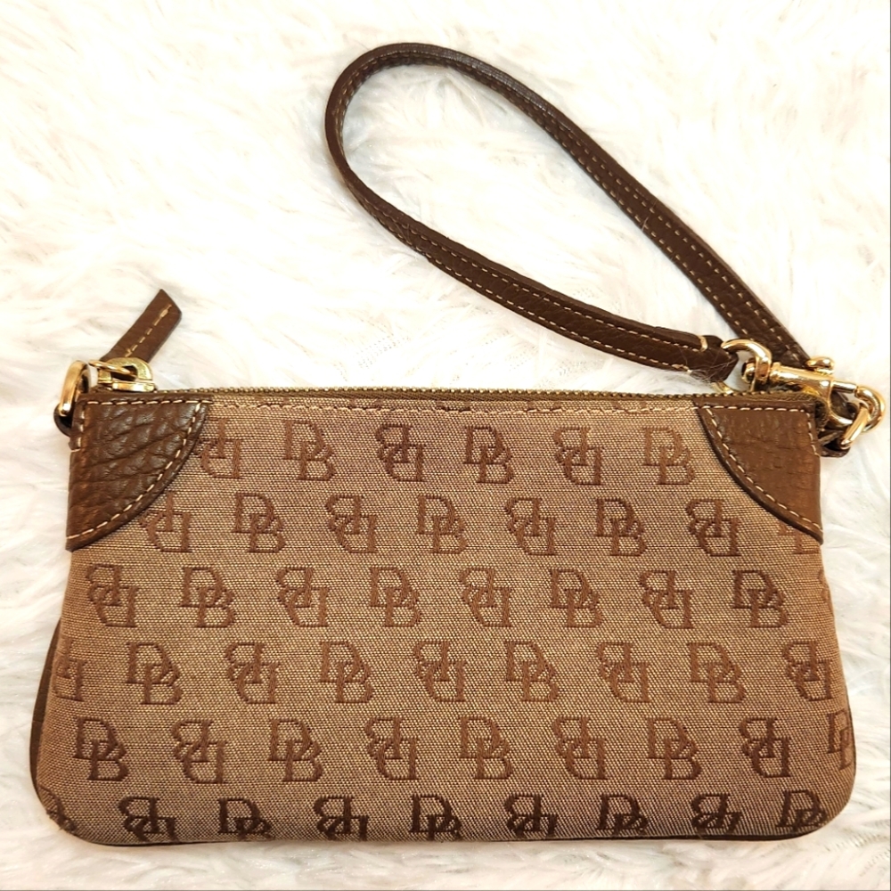 💲💰SOLD💰💲Dooney & Bourke Monogram Small Wristlet or Clutch | Women's | Brown